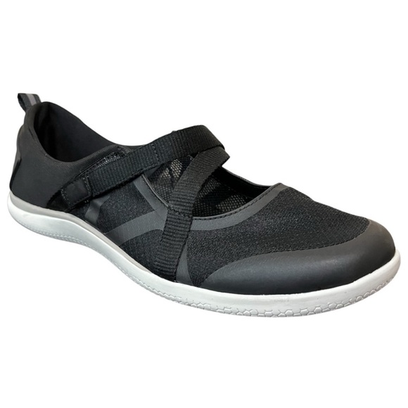 Lands’ End Mary Jane Water Shoes - Picture 1 of 11